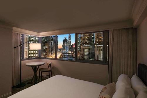 King Room Near Veteran Park Ledges CHI 2 Luxury Bookings