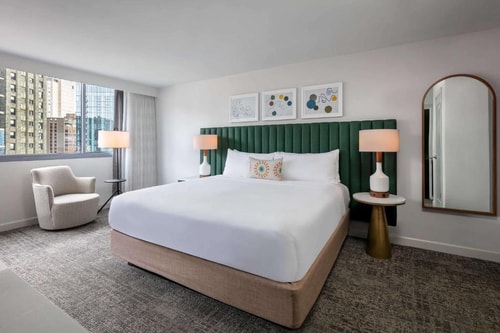 King Room Near Veteran Park Ledges CHI Luxury Bookings