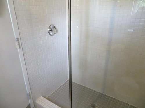 Deluxe Queen Room Near Howard Middle School ORL 8 Luxury Bookings