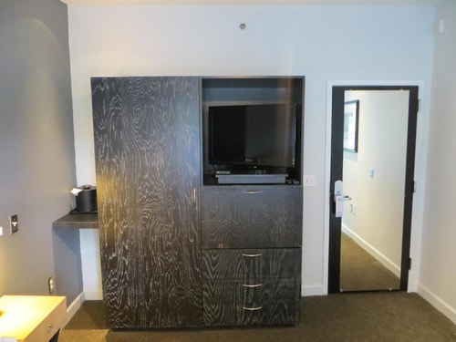 Deluxe Queen Room Near Howard Middle School ORL 4 Luxury Bookings