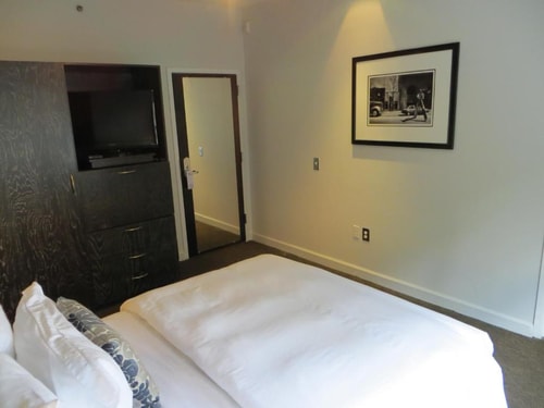 Deluxe Queen Room Near Howard Middle School ORL 2 Luxury Bookings