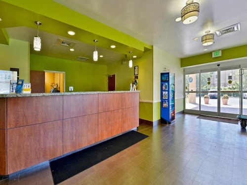 King Room Near Orlando Language School ORL 5 Luxury Bookings