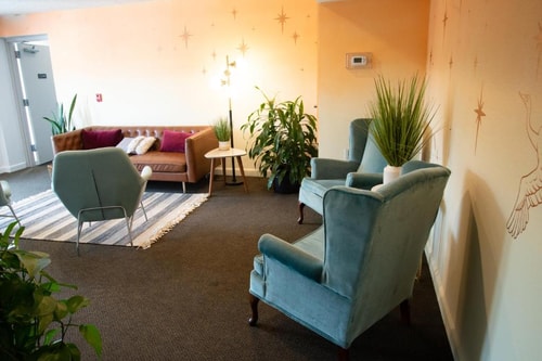 Deluxe Queen Room Near Howard Middle School ORL 9 Luxury Bookings