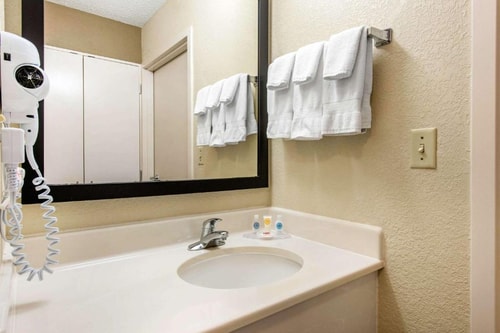 King Room Near Orlando Language School ORL 4 Luxury Bookings