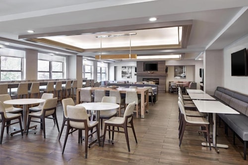 Queen Studio Near Marine Technology Society WDC 11 Luxury Bookings