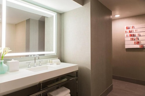 King Room Near The Gateway Park CHI 2 Luxury Bookings