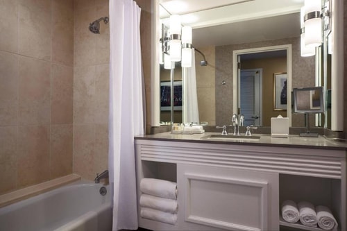 King Room Near The Gateway Park CHI 4 Luxury Bookings