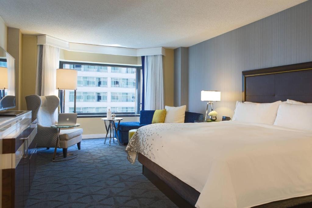 King Room Near The Gateway Park CHI Luxury Bookings