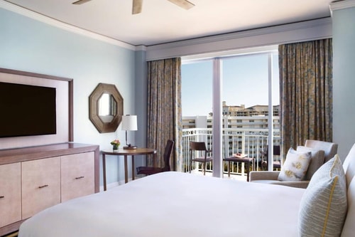 King Room Near Lightkeepers MIA Luxury Bookings