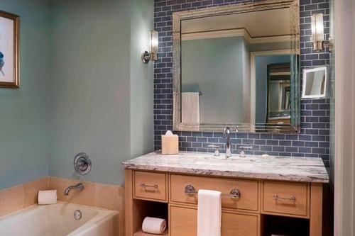 King Room Near Lightkeepers MIA 4 Luxury Bookings