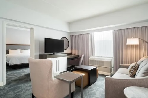 One Bedroom Suite Near Tropical Smoothie Cafe WDC 2 Luxury Bookings