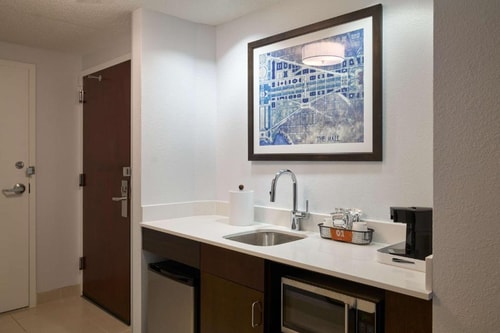 One Bedroom Suite Near Tropical Smoothie Cafe WDC 4 Luxury Bookings