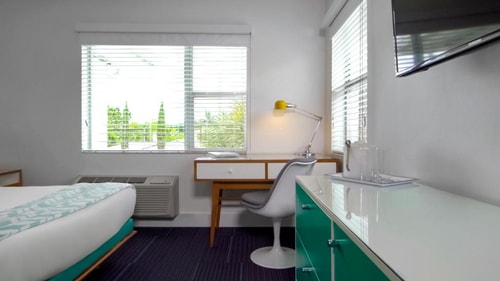 King Room Near NiDo Caffe Italian Restaurant MIA 4 Luxury Bookings