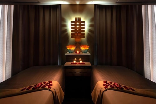 King Room Near State Street Dental Specialist CHI 4 Luxury Bookings