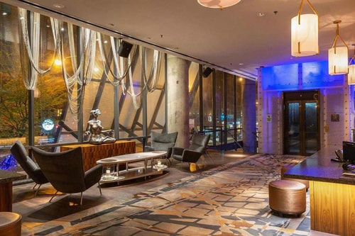 King Room Near State Street Dental Specialist CHI 8 Luxury Bookings