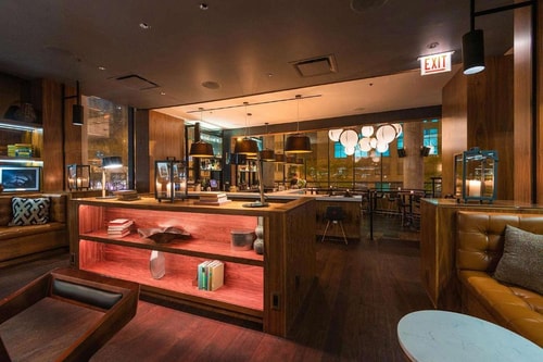 King Room Near State Street Dental Specialist CHI 7 Luxury Bookings