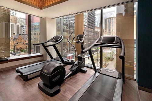 King Room Near State Street Dental Specialist CHI 12 Luxury Bookings