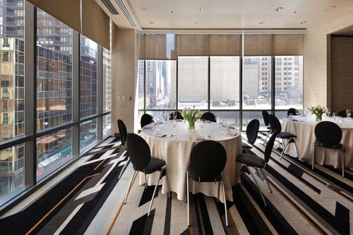 King Room Near State Street Dental Specialist CHI 6 Luxury Bookings