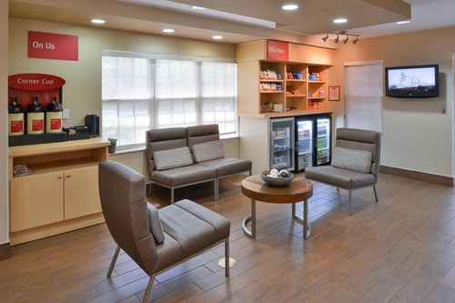 Queen Studio  Near Clover Systems LLC MIA 6 Luxury Bookings