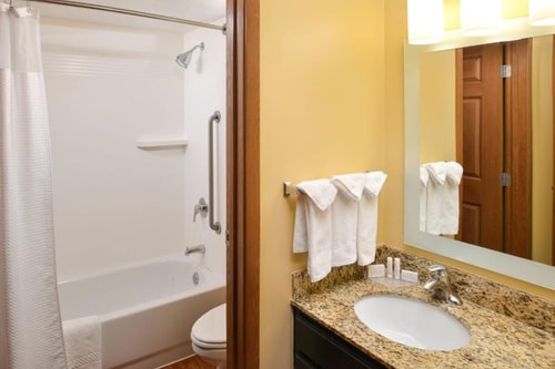 Queen Studio  Near Clover Systems LLC MIA 3 Luxury Bookings