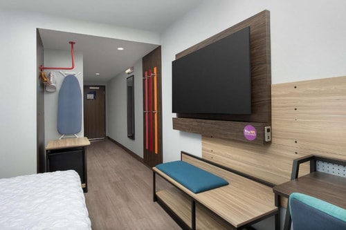 King Room Near Airpark Plaza MIA 1 Luxury Bookings