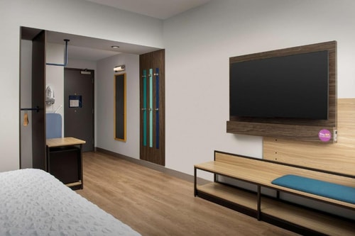 King Room Near Sexy Sassy Strong MIA 1 Luxury Bookings