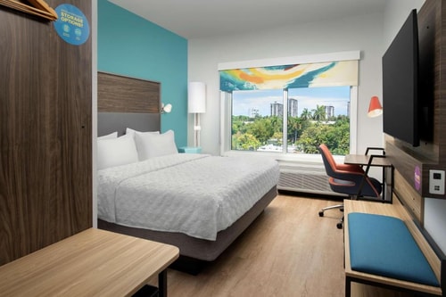 King Room Near Sexy Sassy Strong MIA Luxury Bookings