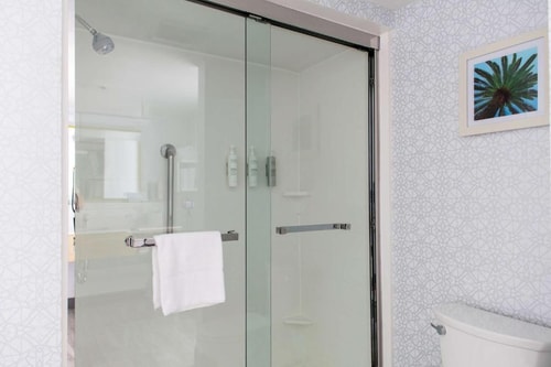 Executive King Room Near Doctors Center LAS 6 Luxury Bookings