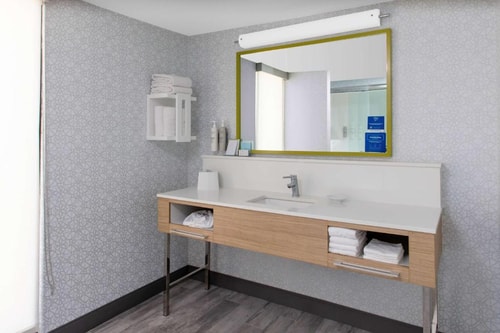 Executive King Room Near Doctors Center LAS 7 Luxury Bookings