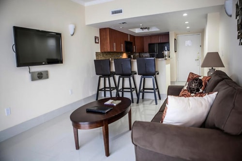 Superior Bedroom Suite Near Ingraham Park MIA 10 Luxury Bookings