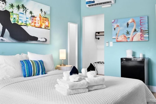 Standard Queen Room Near Uptown 66 MIA 1 Luxury Bookings