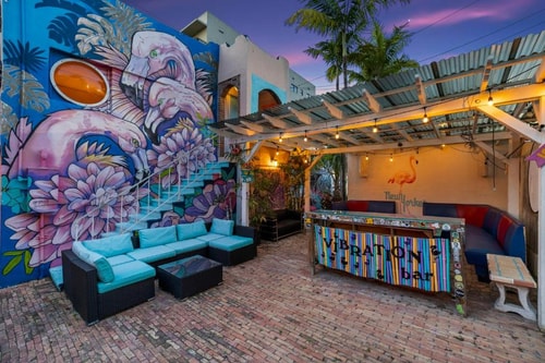 Standard Queen Room Near Uptown 66 MIA 7 Luxury Bookings