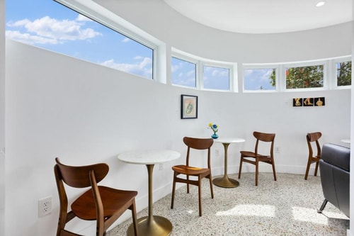 Standard Queen Room Near Uptown 66 MIA 9 Luxury Bookings