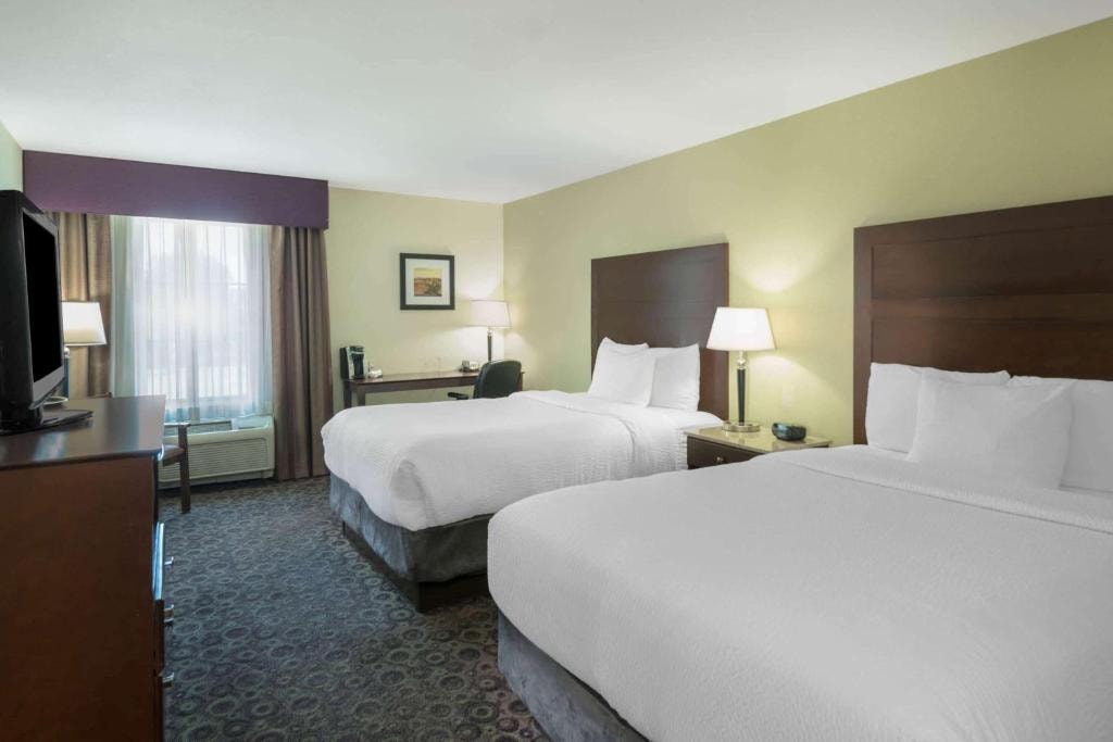 Deluxe Queen Room Near Academica Nevada LAS Luxury Bookings