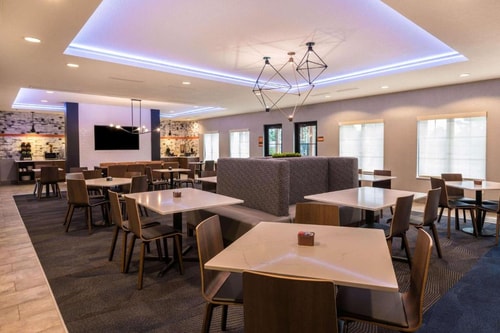 Deluxe Queen Room Near Academica Nevada LAS 7 Luxury Bookings