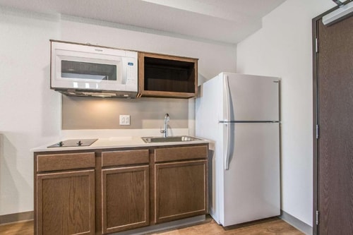 Queen Room Near Pollo Tropical MIA 7 Luxury Bookings