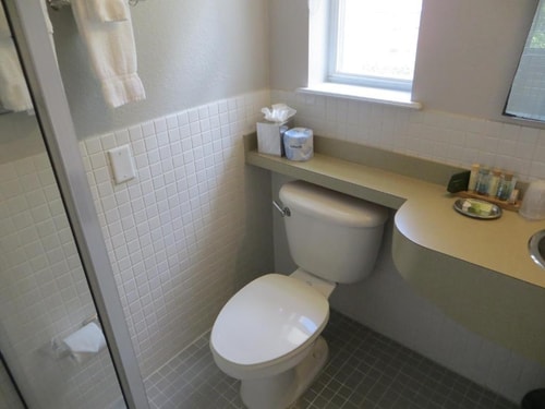 Deluxe Queen Room Near Howard Middle School ORL 6 Luxury Bookings