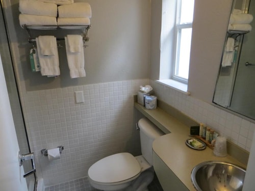 Deluxe Queen Room Near Howard Middle School ORL 7 Luxury Bookings