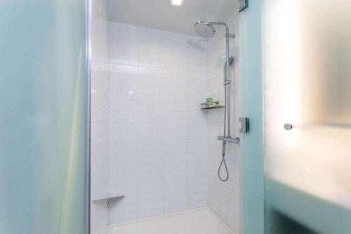 King Room Near Circle K MIA 6 Luxury Bookings