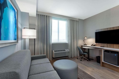 King Room Near Circle K MIA 4 Luxury Bookings