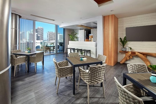 Deluxe King Room Near Art Wynwood MIA 7 Luxury Bookings