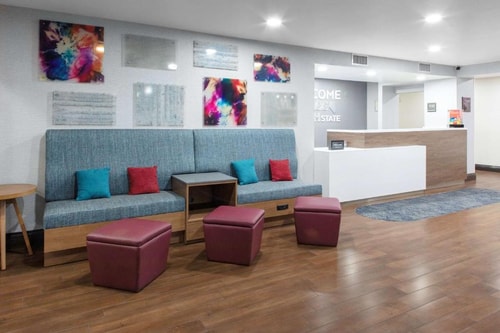 Executive King Room Near Doctors Center LAS 8 Luxury Bookings