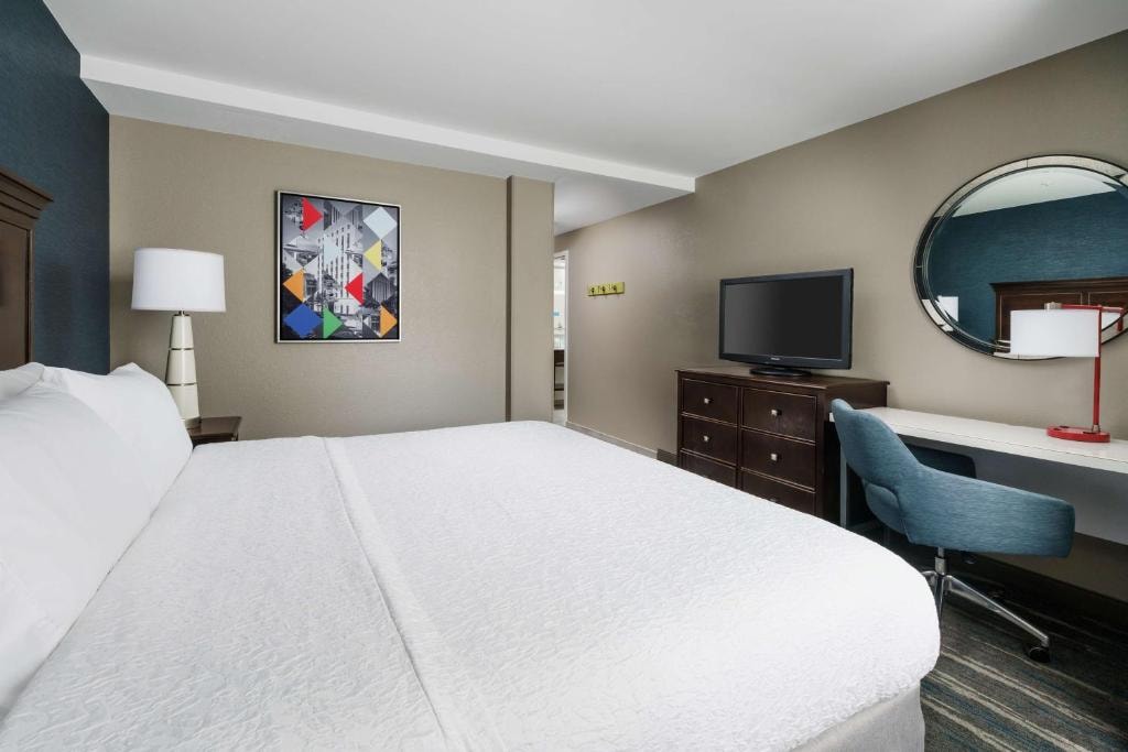 King Room Near PNC Bank WDC Luxury Bookings