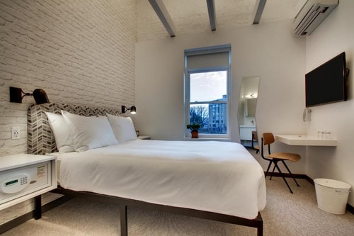 Loft Queen Near Shenkman Hall WDC Luxury Bookings