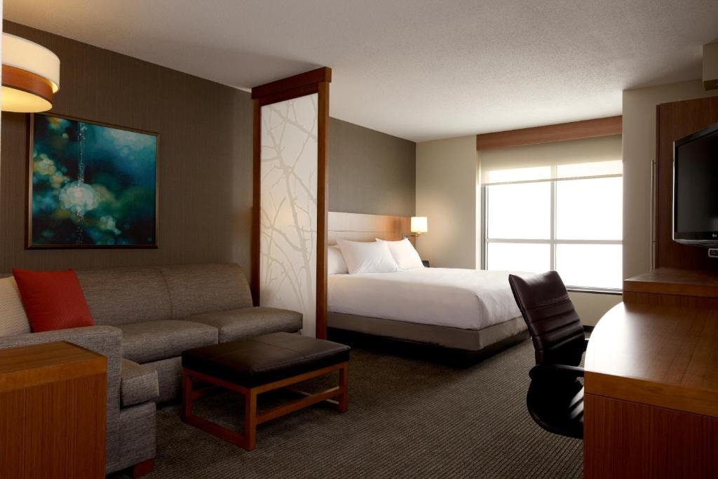 King Room Near  DC Department of Human Service WDC Luxury Bookings
