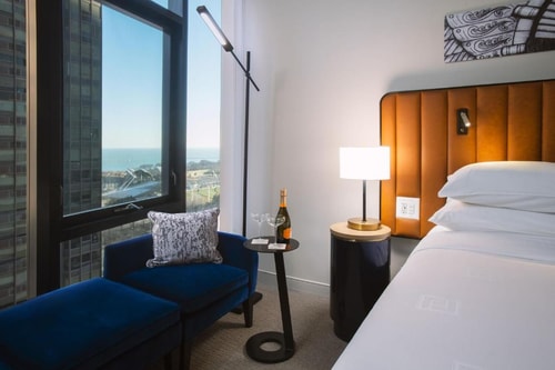 Standard King Room Near Garrett Popcorn Shop CHI 2 Luxury Bookings