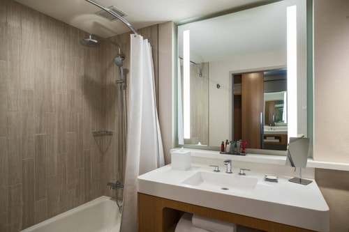 King Room Near Prairie District Park CHI 2 Luxury Bookings