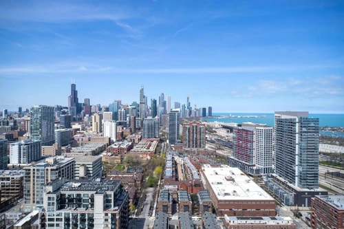 King Room Near Prairie District Park CHI 14 Luxury Bookings