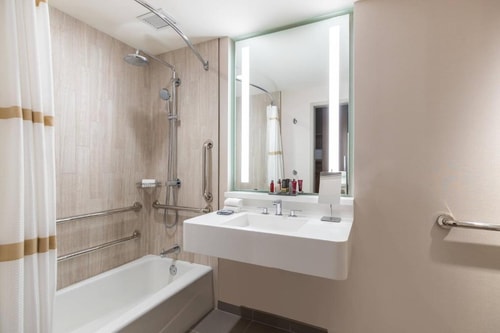 King Room Near Prairie District Park CHI 3 Luxury Bookings