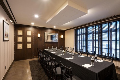 Queen Room Near The Red Flame NYC 7 Luxury Bookings